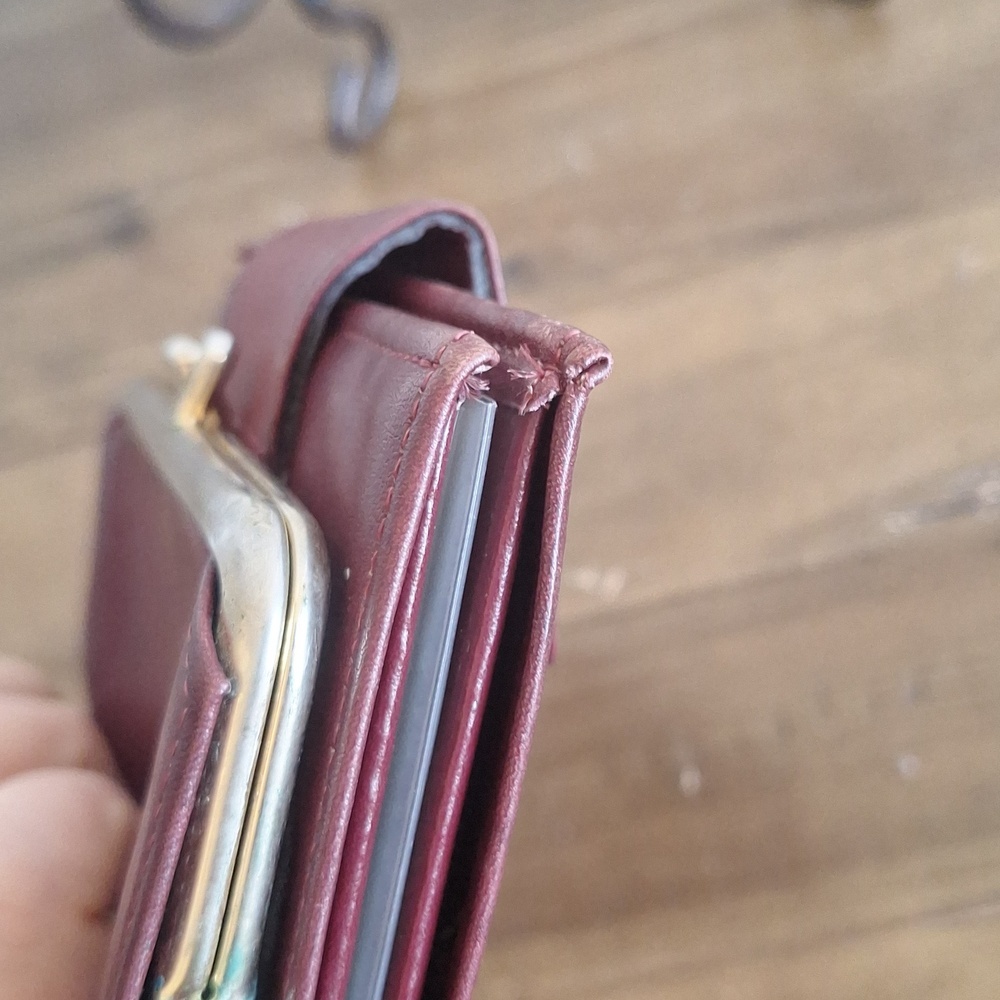 Vintage Rolfs Cowhide Wallet | Oxblood Leather Floral Embossed | Rare Key Slots - Picture 14 of 16